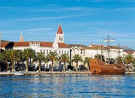 Laura Trogir