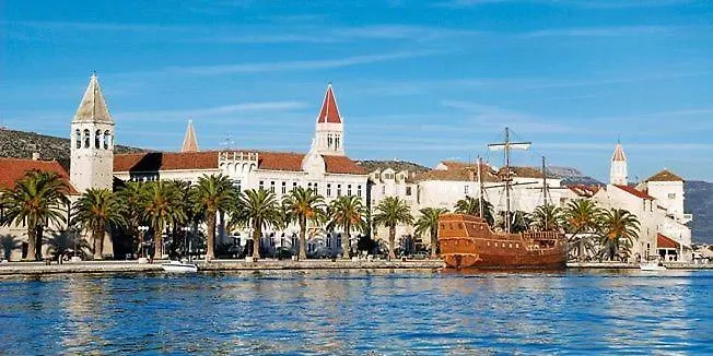 Laura Trogir